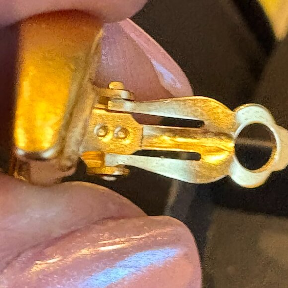 Vintage GIVENCHY Gold Clip-On Earrings – Lemon Slice Design - Picture 5 of 9